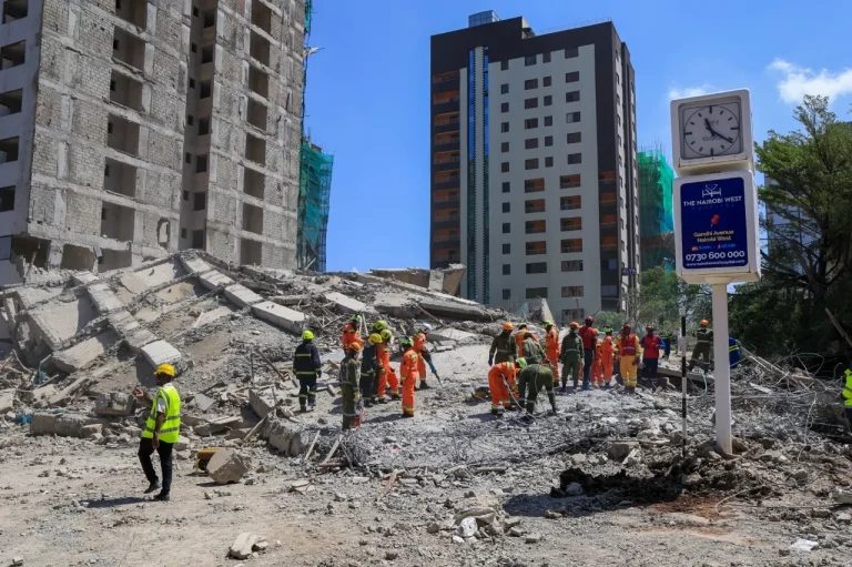 Al menos 4 personas siguen atrapadas tras derrumbe de edificio en Kenia